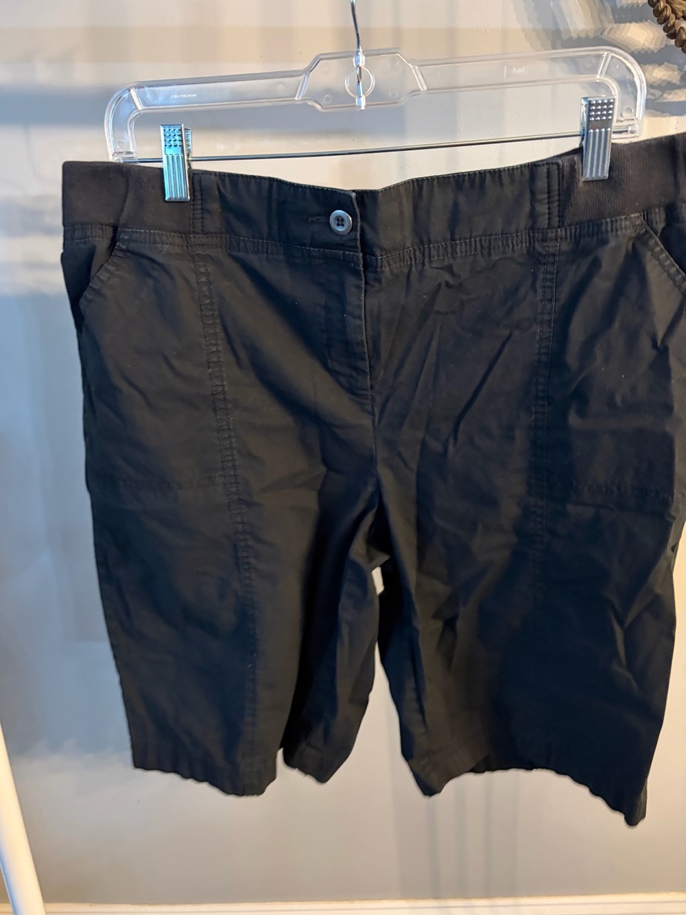 Chico's Black Bermuda Shorts elastic waist size 2 (large-12)